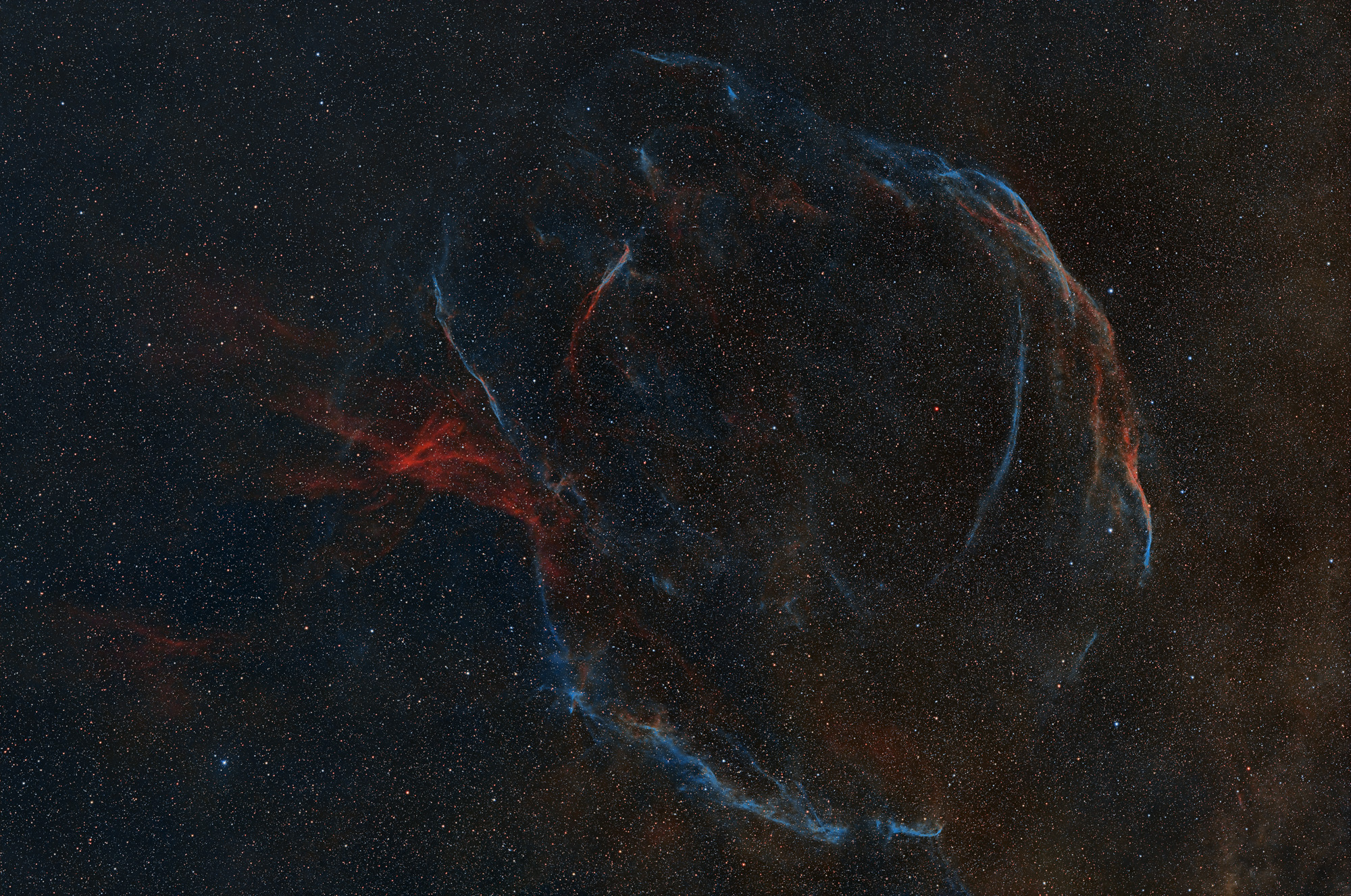 Sh2-91 ist der Überrest einer rund 30000 Jahre zurückliegenden Supernova im Sternbild Schwan. Sh2-91 is the remnant of a supernova about 30,000 years ago in the Cygnus constellation.